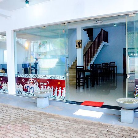 Yoho Beach Glory Hotel Негомбо Екстер'єр фото