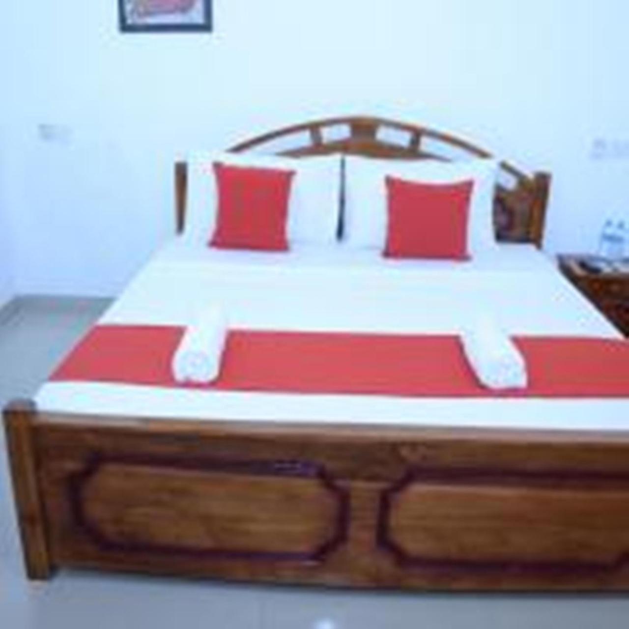 Yoho Beach Glory Hotel Негомбо Екстер'єр фото