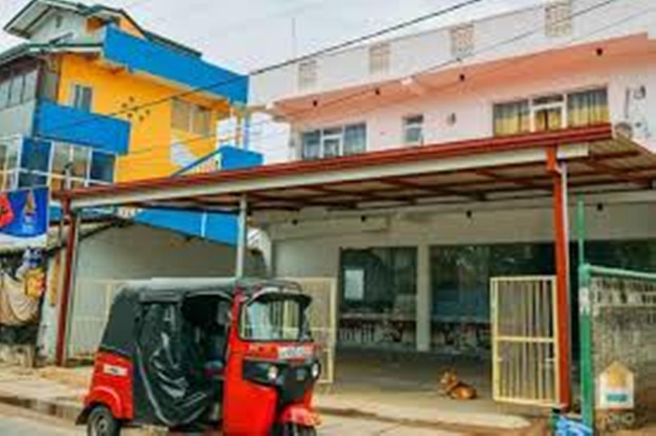 Yoho Beach Glory Hotel Негомбо Екстер'єр фото